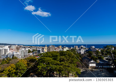 從觀景台俯瞰日本小田原市 130305303