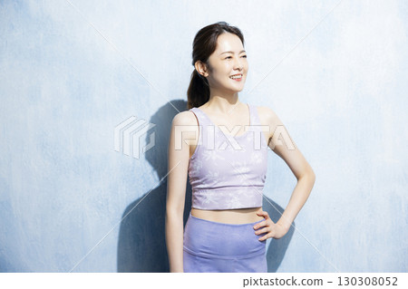 女人伸展 130308052