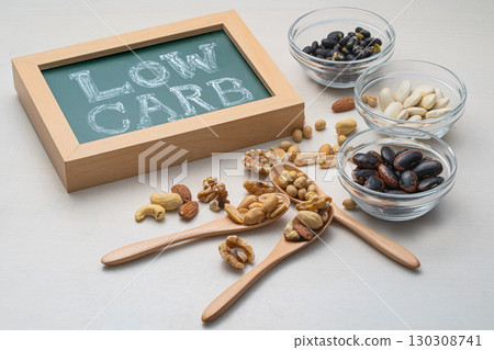 低碳水化合物飲食堅果和豆類 130308741