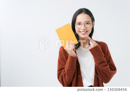 看書的女人 130309456