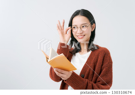 woman reading woman reading 130310674