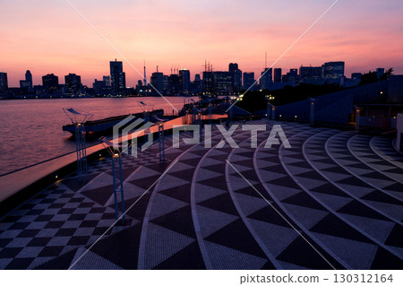 在日落沾染的城市 在日落沾染的城市 130312164