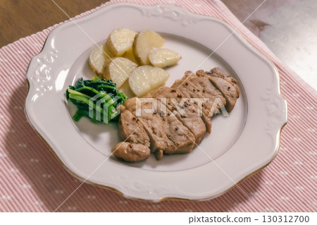 Home-cooked Western-style Pork Steak (Mustard) 130312700