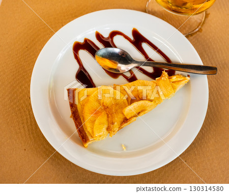 Traditional dessert of European cuisine is apple pie 130314580