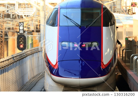 The front car of the Tohoku Shinkansen Yamabiko and the Tohoku Shinkansen Hayabusa departing Tokyo Station The front car of the Tohoku Shinkansen Yamabiko and the Tohoku Shinkansen Hayabusa departing Tokyo Station 130316200