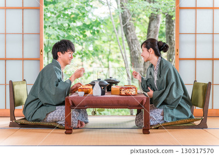 Married couples and couples enjoying kaiseki cuisine at a hot spring inn (in-room dining, kaiseki cuisine, set menu, luxury) Married couples and couples enjoying kaiseki cuisine at a hot spring inn (in-room dining, kaiseki cuisine, set menu, luxury) 130317570