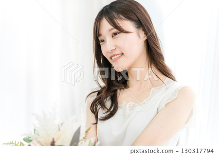 時尚的女人與乾燥花贓物 130317794