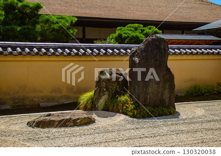 [Kyoto Scenery] Ryugen-in Temple: Unique and Impressive Zen Gardens 130320038