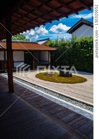 [Kyoto Scenery] Ryugen-in Temple: Unique and Impressive Zen Gardens 130320052