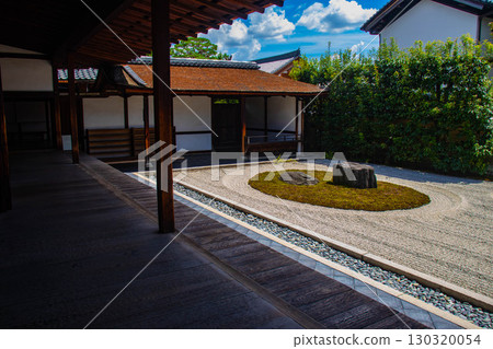 [Kyoto Scenery] Ryugen-in Temple: Unique and Impressive Zen Gardens 130320054