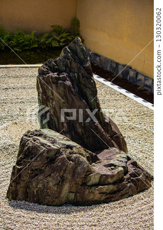[Kyoto Scenery] Ryugen-in Temple: Unique and Impressive Zen Gardens 130320062