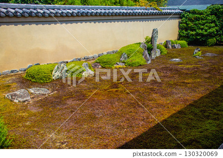 [Kyoto Scenery] Ryugen-in Temple: Unique and Impressive Zen Gardens 130320069