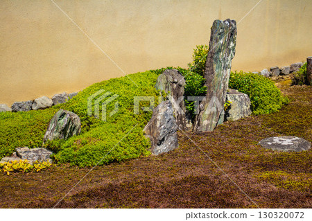 [Kyoto Scenery] Ryugen-in Temple: Unique and Impressive Zen Gardens 130320072