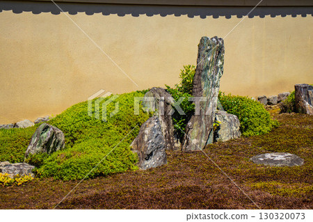 [Kyoto Scenery] Ryugen-in Temple: Unique and Impressive Zen Gardens 130320073