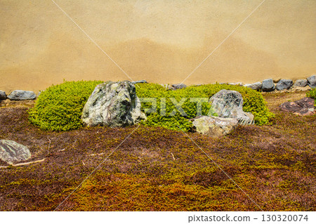 [Kyoto Scenery] Ryugen-in Temple: Unique and Impressive Zen Gardens 130320074