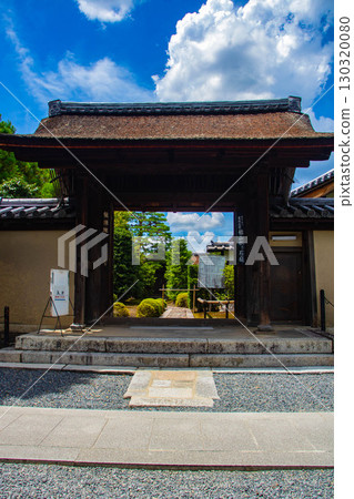 [Kyoto Scenery] Ryugen-in Temple: Unique and Impressive Zen Gardens 130320080