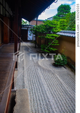 [Kyoto Scenery] Ryugen-in Temple: Unique and Impressive Zen Gardens 130320103