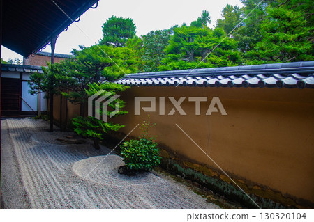 [Kyoto Scenery] Ryugen-in Temple: Unique and Impressive Zen Gardens 130320104