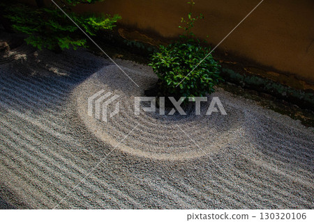 [Kyoto Scenery] Ryugen-in Temple: Unique and Impressive Zen Gardens 130320106
