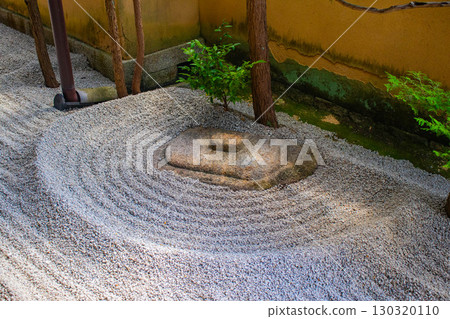 [Kyoto Scenery] Ryugen-in Temple: Unique and Impressive Zen Gardens 130320110