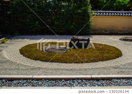 [Kyoto Scenery] Ryugen-in Temple: Unique and Impressive Zen Gardens 130320134