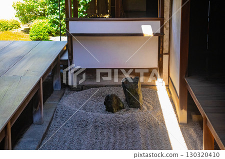 [Kyoto Scenery] Ryugen-in Temple: Unique and Impressive Zen Gardens 130320410