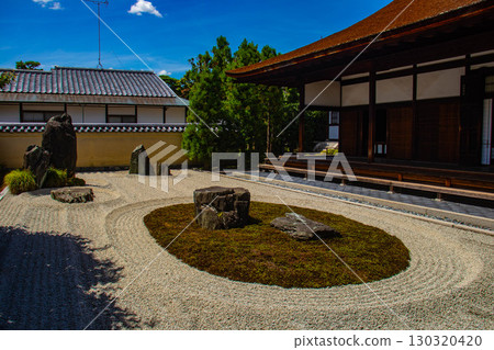 [Kyoto Scenery] Ryugen-in Temple: Unique and Impressive Zen Gardens 130320420