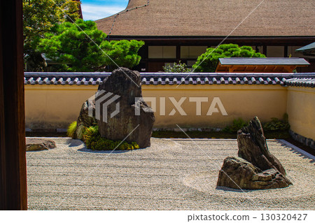 [Kyoto Scenery] Ryugen-in Temple: Unique and Impressive Zen Gardens 130320427