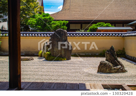 [Kyoto Scenery] Ryugen-in Temple: Unique and Impressive Zen Gardens 130320428