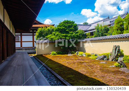 [Kyoto Scenery] Ryugen-in Temple: Unique and Impressive Zen Gardens 130320439