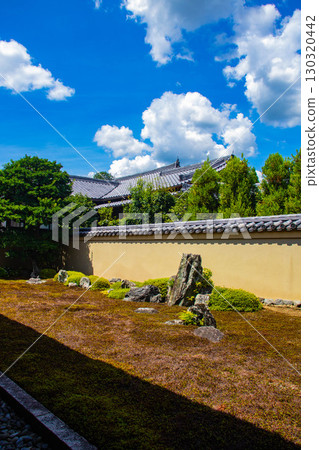 [Kyoto Scenery] Ryugen-in Temple: Unique and Impressive Zen Gardens 130320442