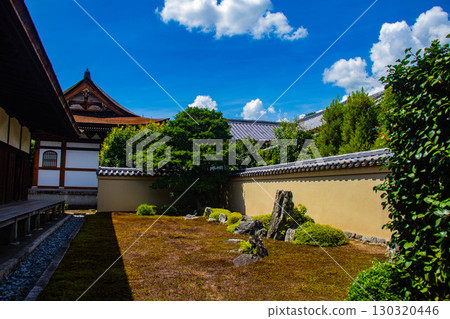 [Kyoto Scenery] Ryugen-in Temple: Unique and Impressive Zen Gardens 130320446