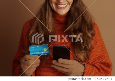 Convenient Online Shopping in Cozy Fall Wear Convenient Online Shopping in Cozy Fall Wear 130327685