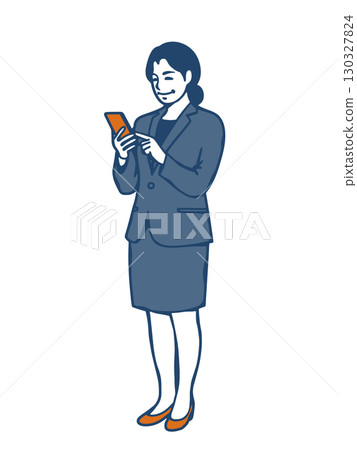 一位身著西裝的女商人正在操作智慧型手機 130327824