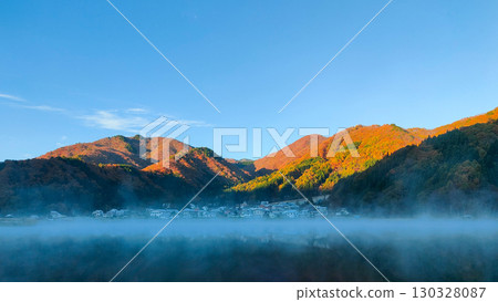 Lake Nakatsuna (autumn) 130328087