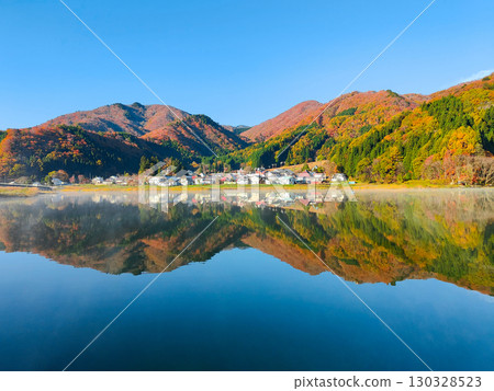 Lake Nakatsuna (autumn) 130328523