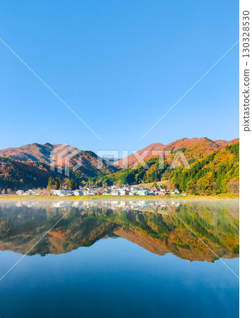 Lake Nakatsuna (autumn) 130328530