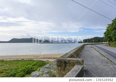 清晨從 Nchana 海灘望去的渡嘉敷島 130328562