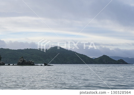 清晨從 Nchana 海灘望去的渡嘉敷島 130328564