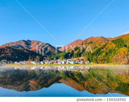 Lake Nakatsuna (autumn) 130328592