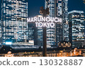 東京丸之內標誌和建築物在晚上 130328887