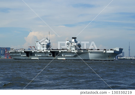 The Royal Navy aircraft carrier "Prince of Wales" departs from Tokyo Bay. September 2, 2025 The Royal Navy aircraft carrier "Prince of Wales" departs from Tokyo Bay. September 2, 2025 130330219