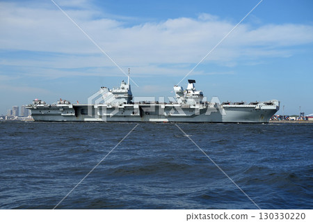 英國皇家海軍航空母艦「威爾斯親王號」從東京灣啟航。 2025年9月2日 英國皇家海軍航空母艦「威爾斯親王號」從東京灣啟航。 2025年9月2日 130330220
