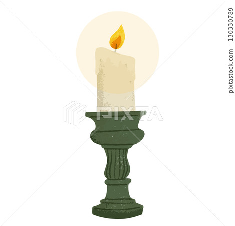 燭台上點燃的蠟燭 130330789