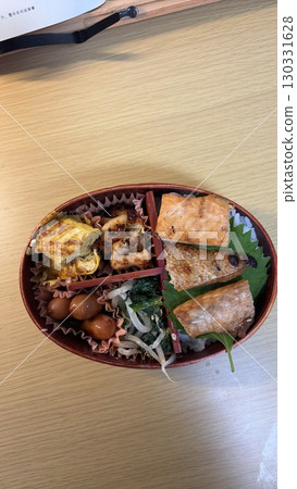 一位40多歲男士做的便當 一位40多歲男士做的便當 130331628