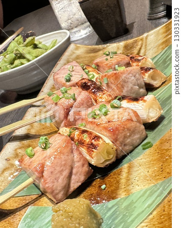 美味的烤肉和蔥花串 美味的烤肉和蔥花串 130331923
