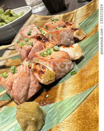 美味的烤肉和蔥花串 130331924