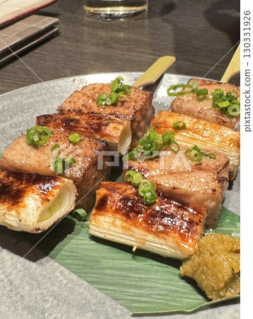 美味的烤肉和蔥花串 130331926