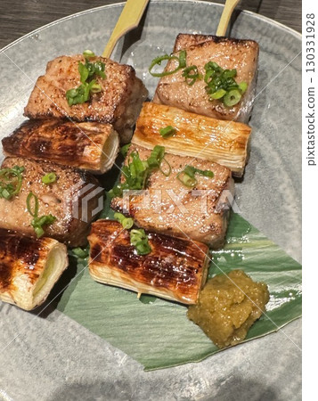 美味的烤肉和蔥花串 130331928