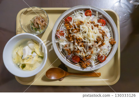 Cheese taco rice and small side dish set meal 130333126